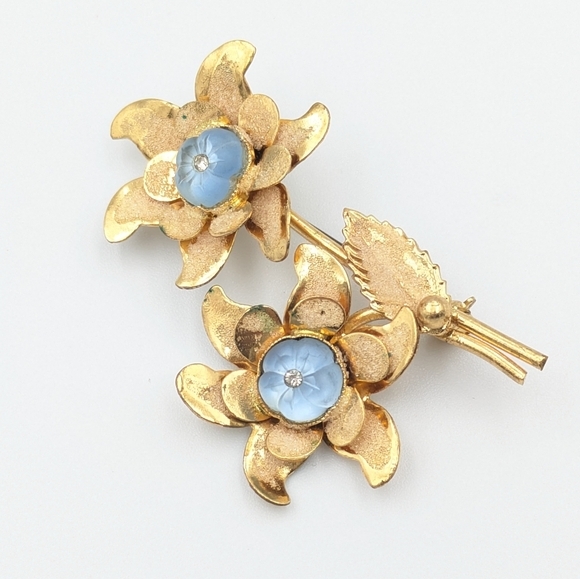 Vintage Jewelry - Vintage mid-century West Germany gold tone flower brooch pin